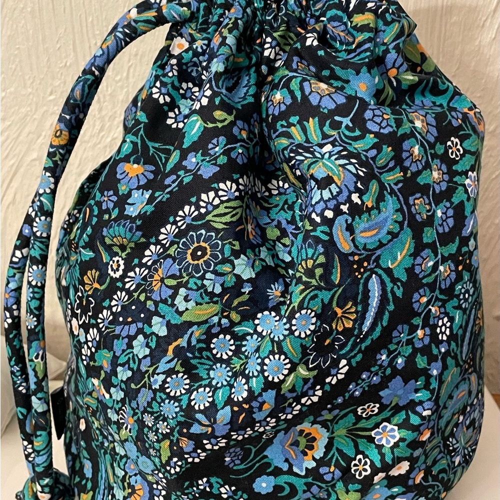 🆕🎄🆕BNWT VERA BRADLEY DITTY BAG DREAMER PAISLEY. 12 in to the drawstring. $30